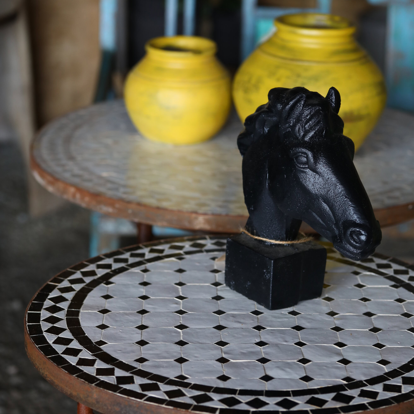 Hästbyst i gjutjärn svart