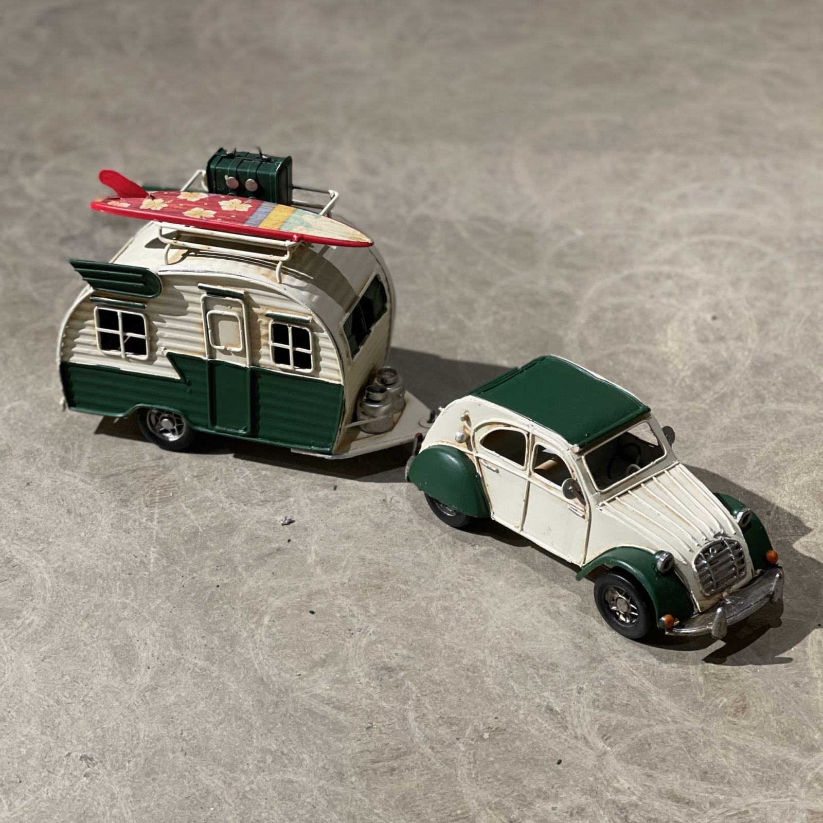 Bil med husvagn retro