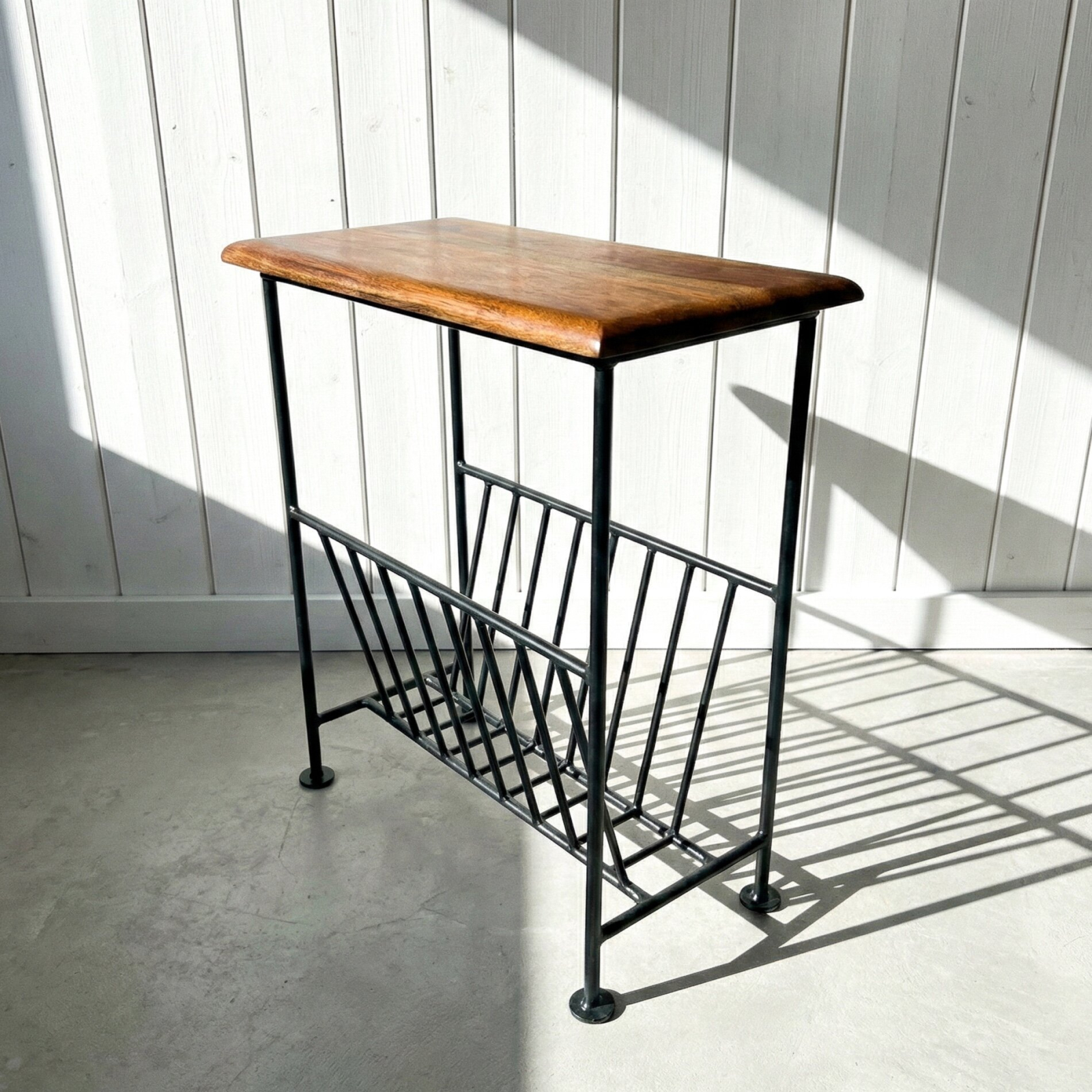 Tidningsställ / sidobord