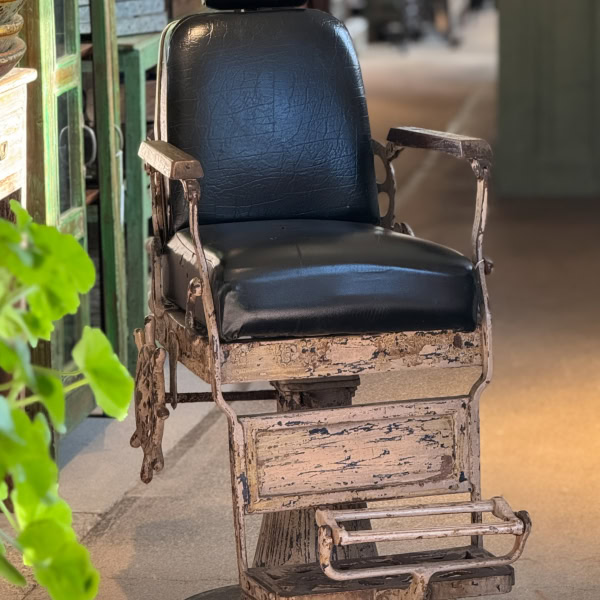 Gammal barberarstol