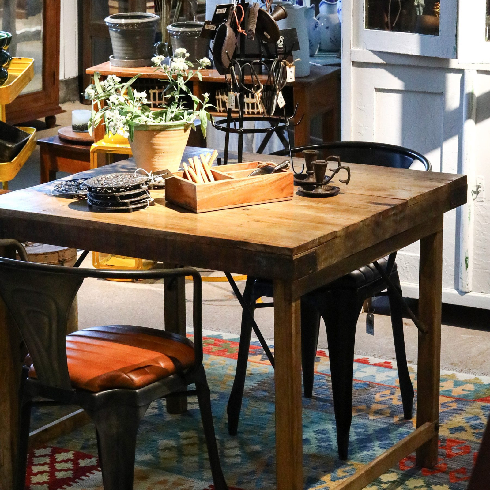 Matbord återvunnet trä 90x90 cm