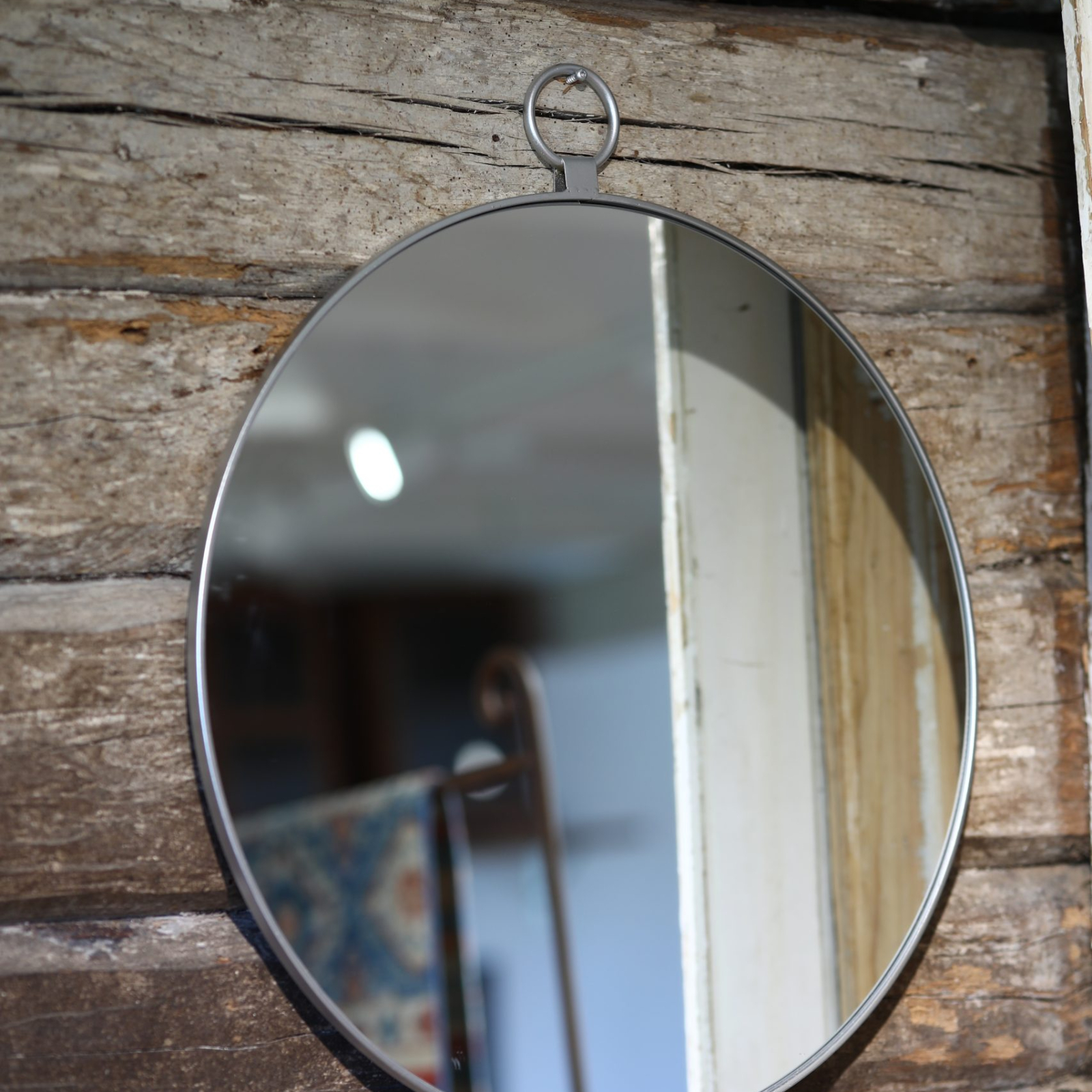 Rund spegel med ögla silver