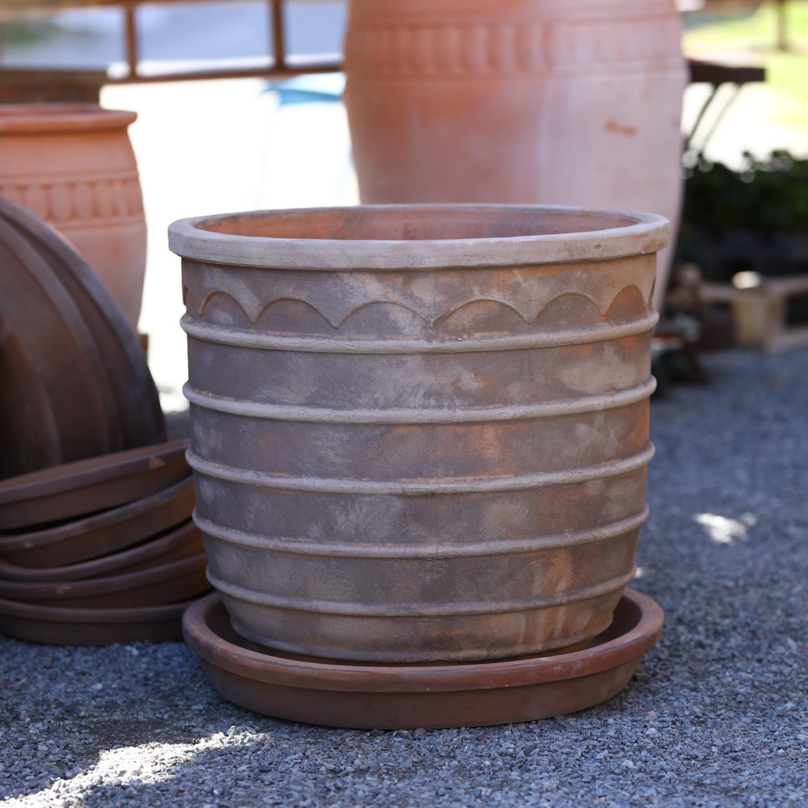 Terrakottafat / fat i terrakotta patinerat