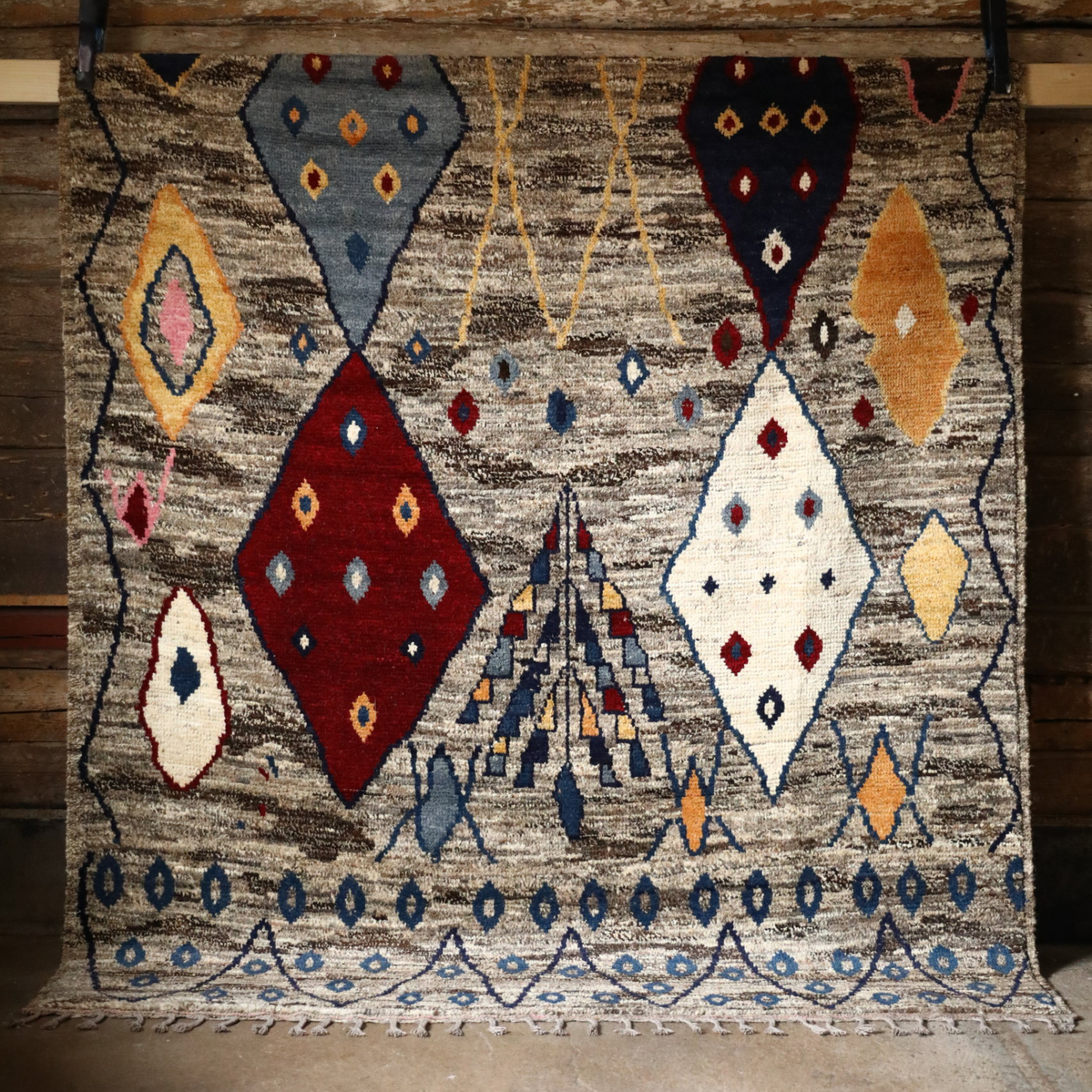 Handknuten matta 182x276 cm