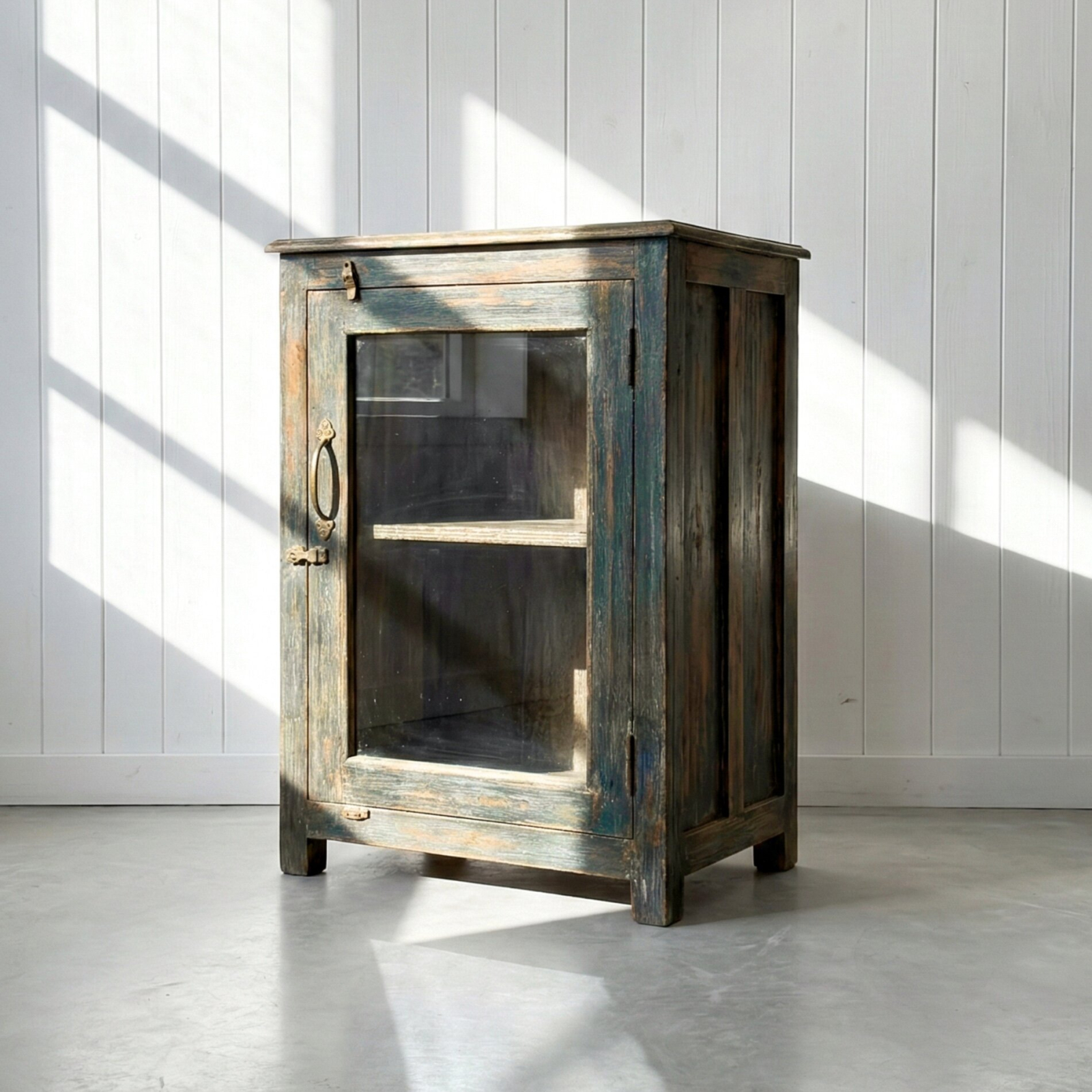 Litet vitrinskåp vintage