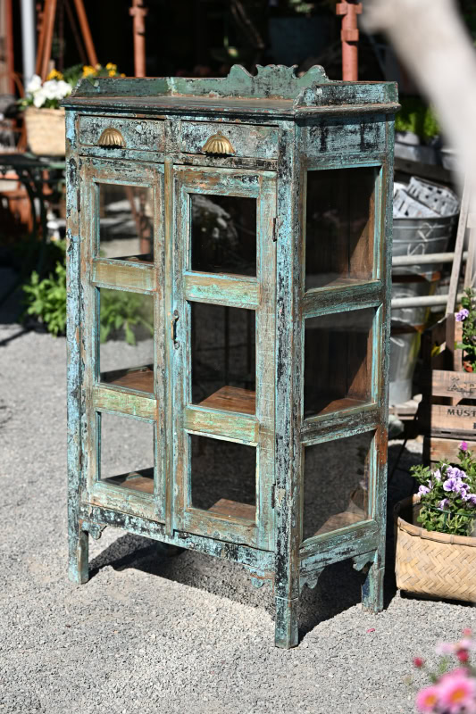 Vitrinskåp vintage med skuren sargkant - Bild 3