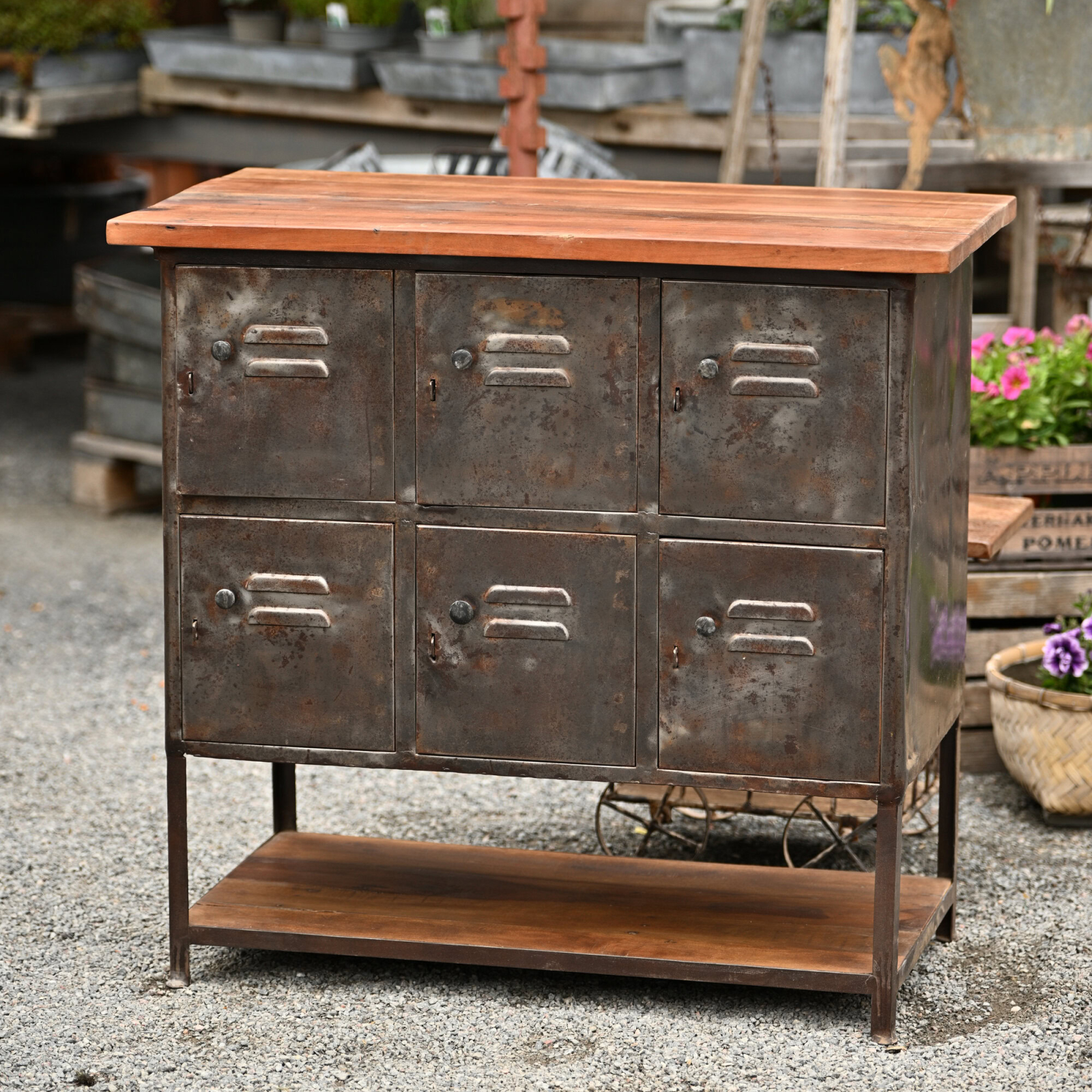 Industrimöbel med sex lådor