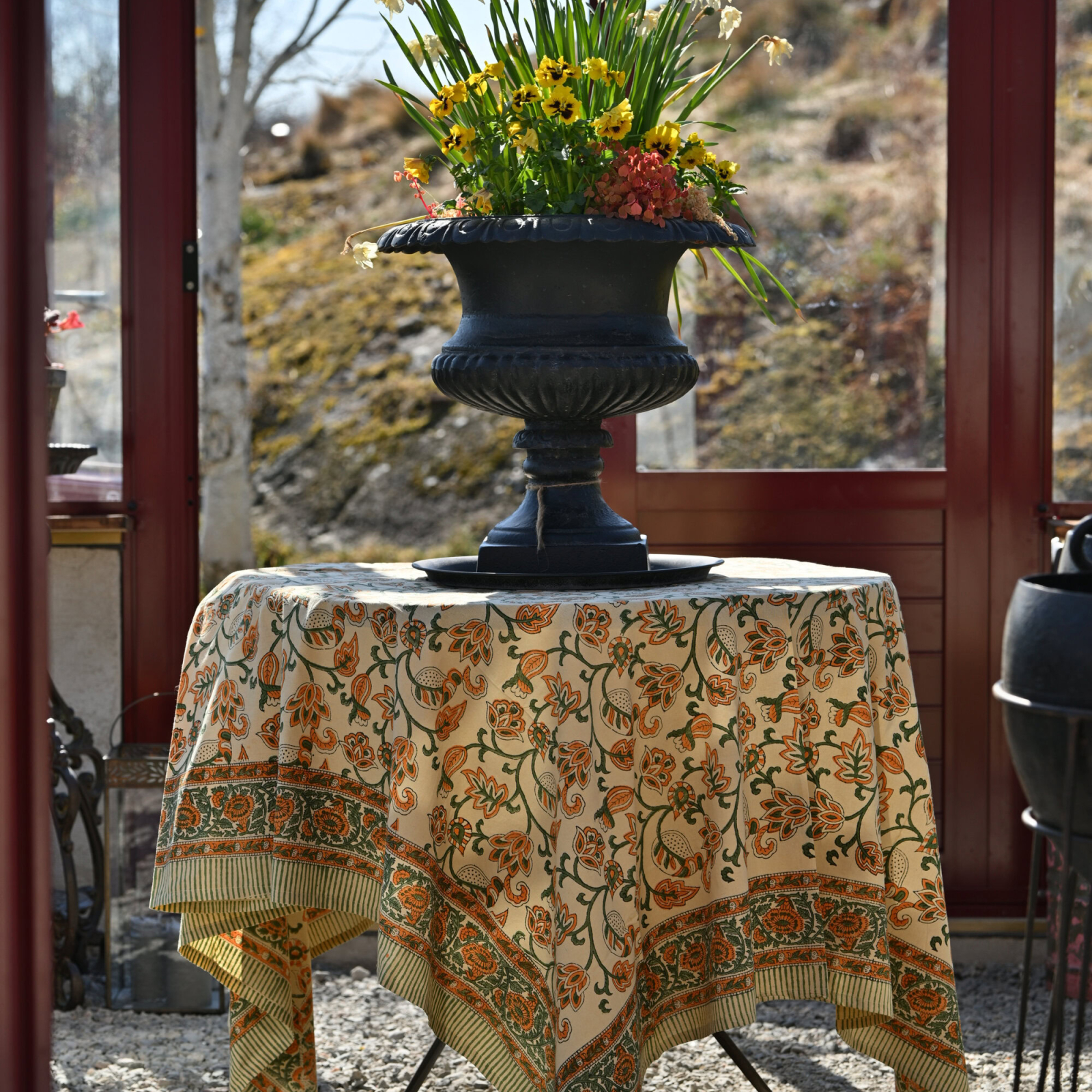 Urna i gjutjärn svart