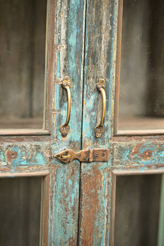 Vitrinskåp vintage med blå patina - Bild 3