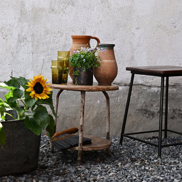 Runt bord med hyllplan vintage