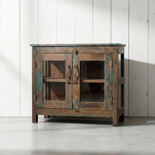 Lågt vitrinskåp / skänk med vackra toner