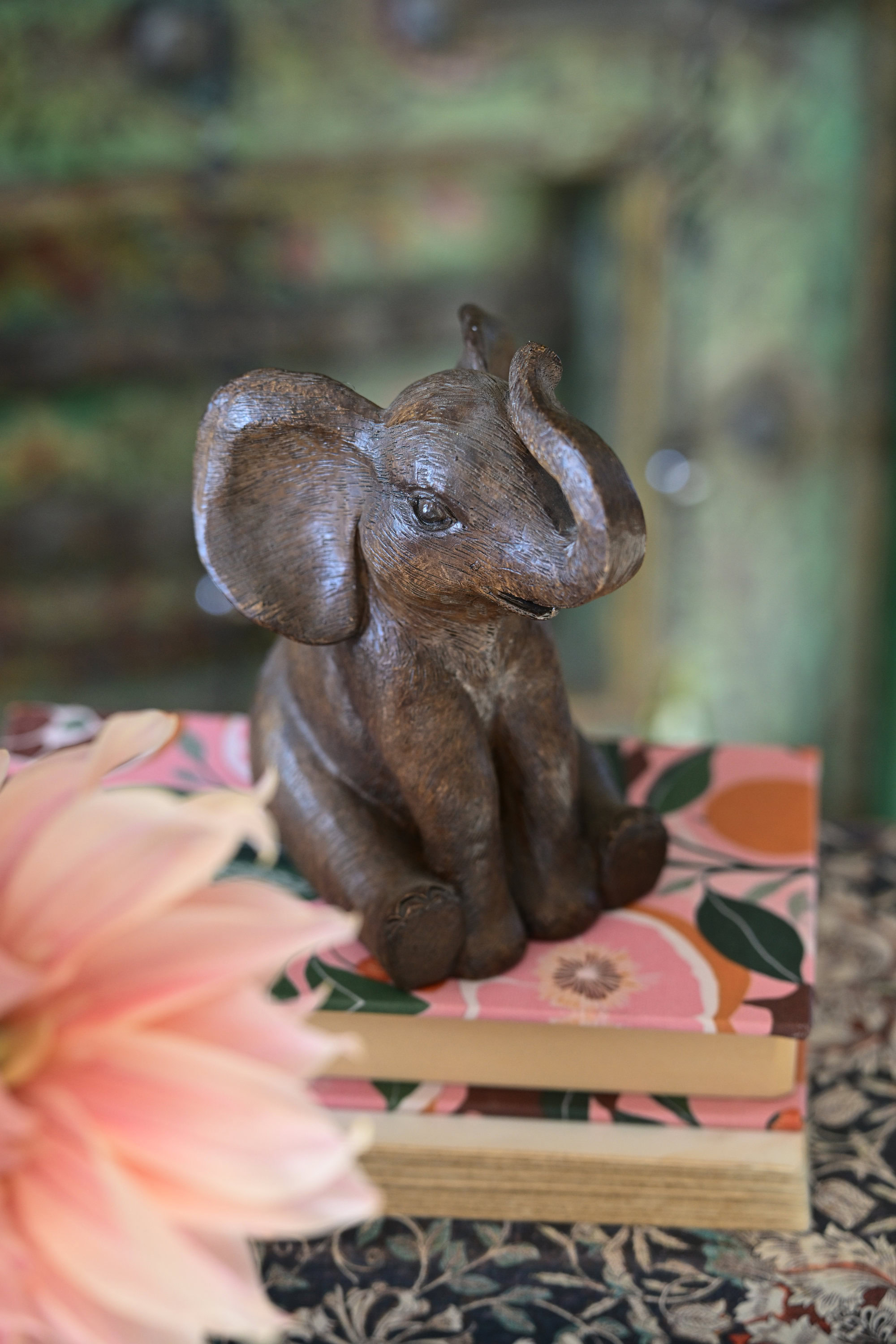 elefant dekoration bokstöd