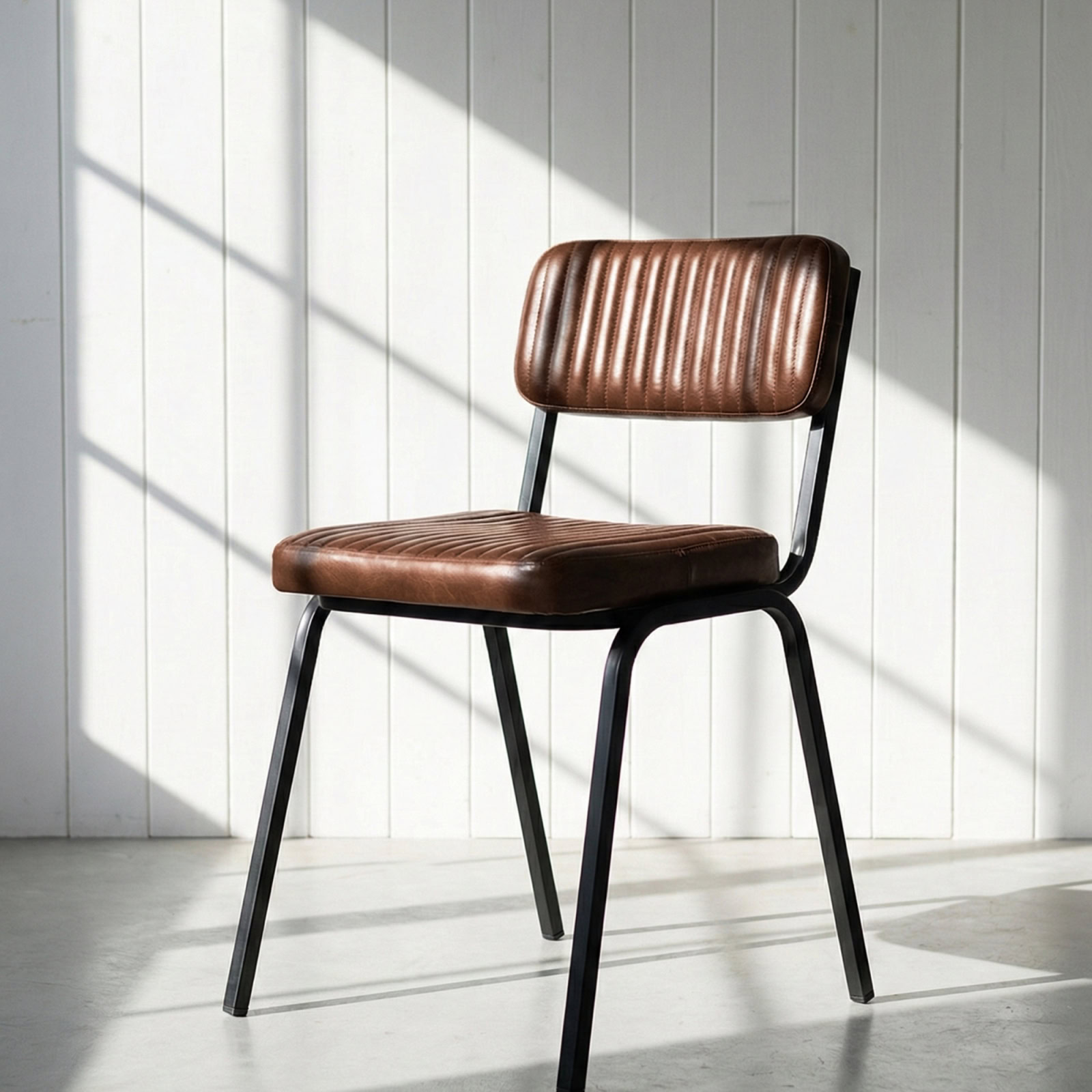 Stol järn och läder