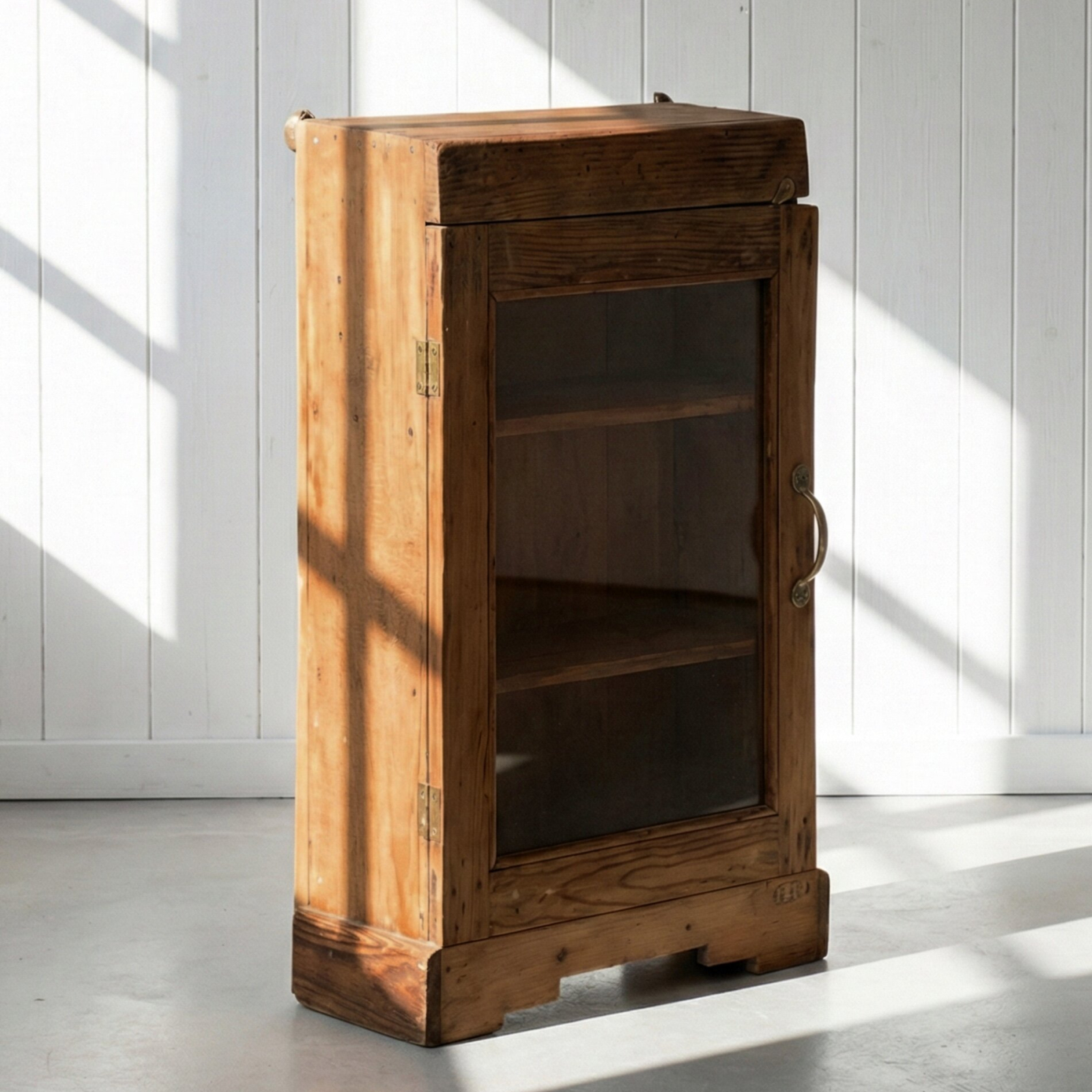 Litet vitrinskåp / väggskåp vintage
