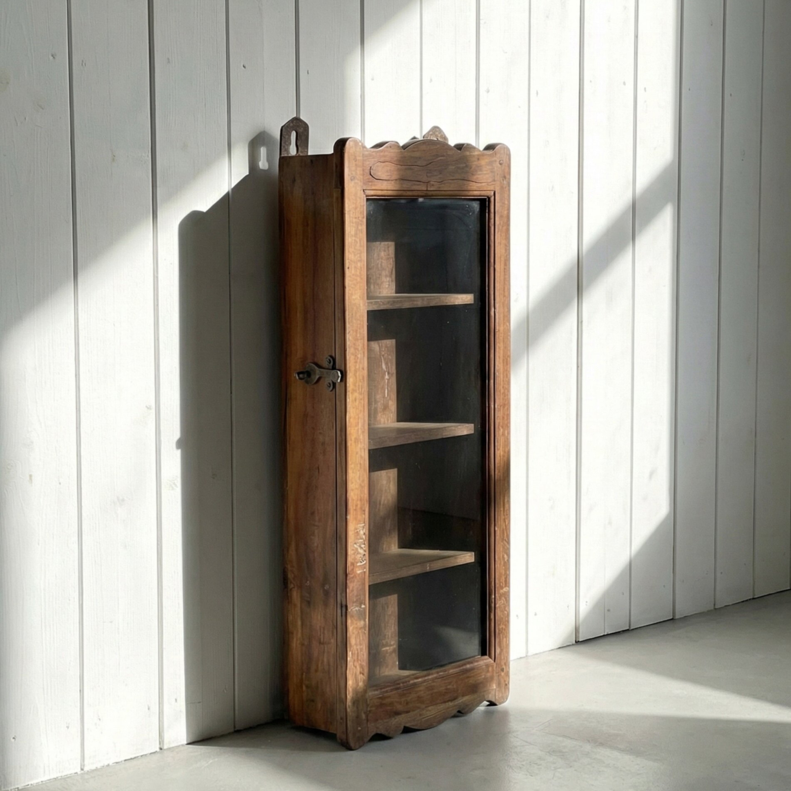 Litet vitrinskåp / väggskåp vintage