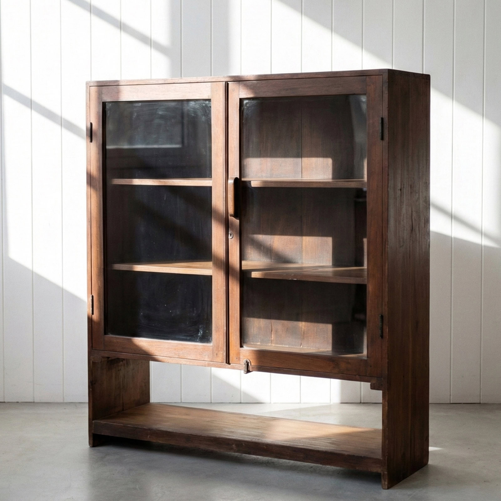 Vitrinskåp vintage
