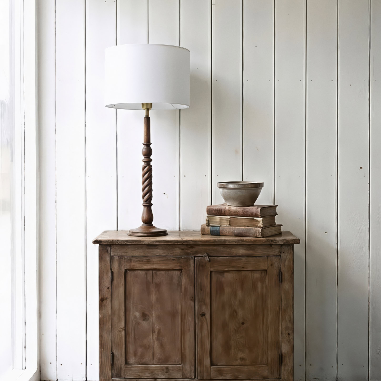 Bordslampa svarvat trä / svarvad trälampa