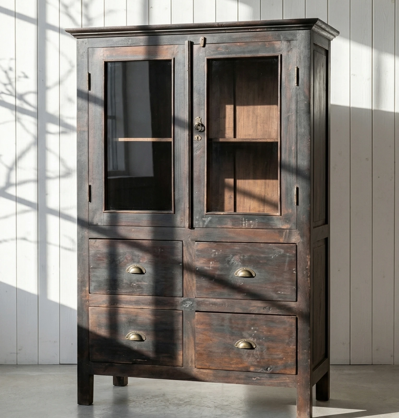 Vitrinskåp vintage med lådor