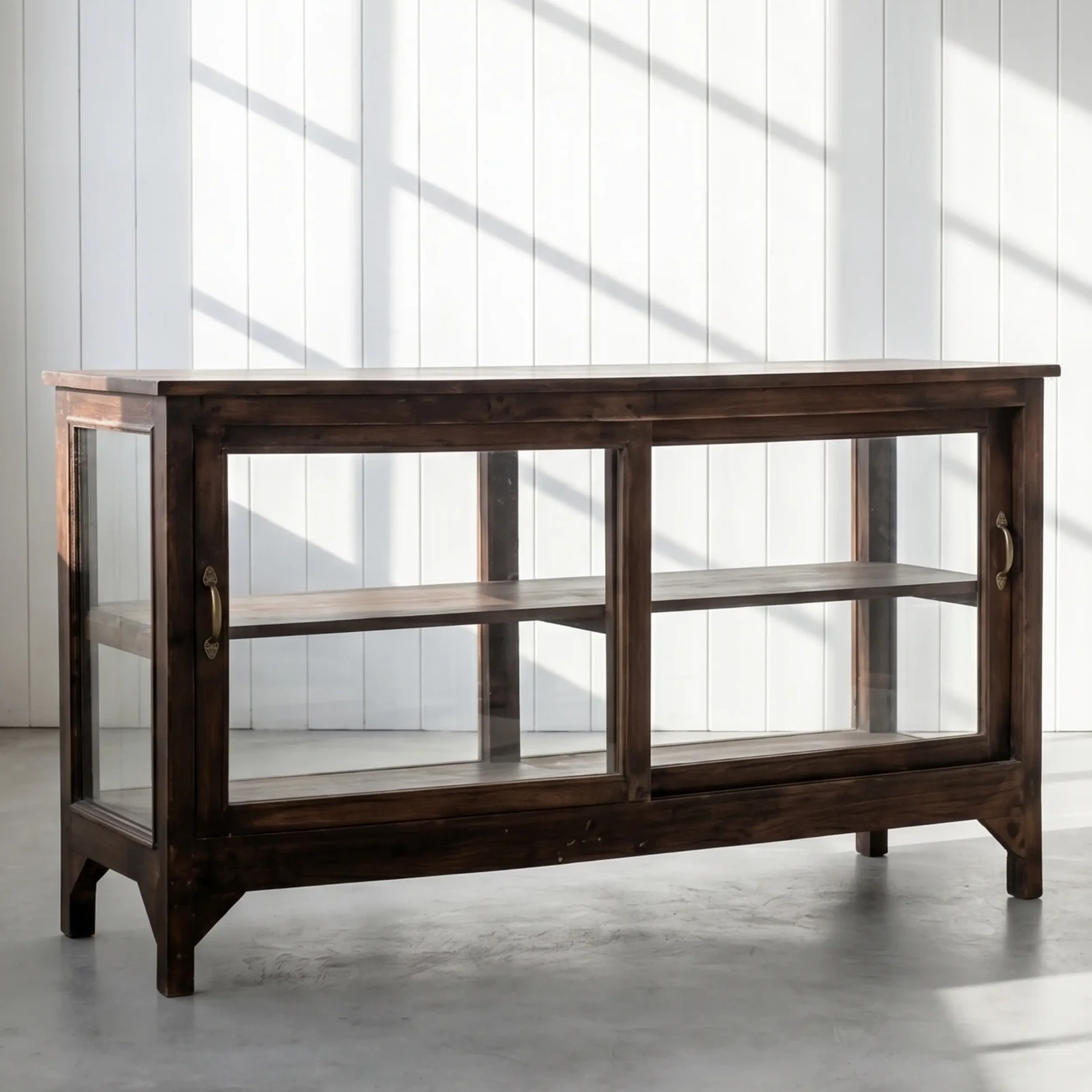 Lågt vitrinskåp vintage