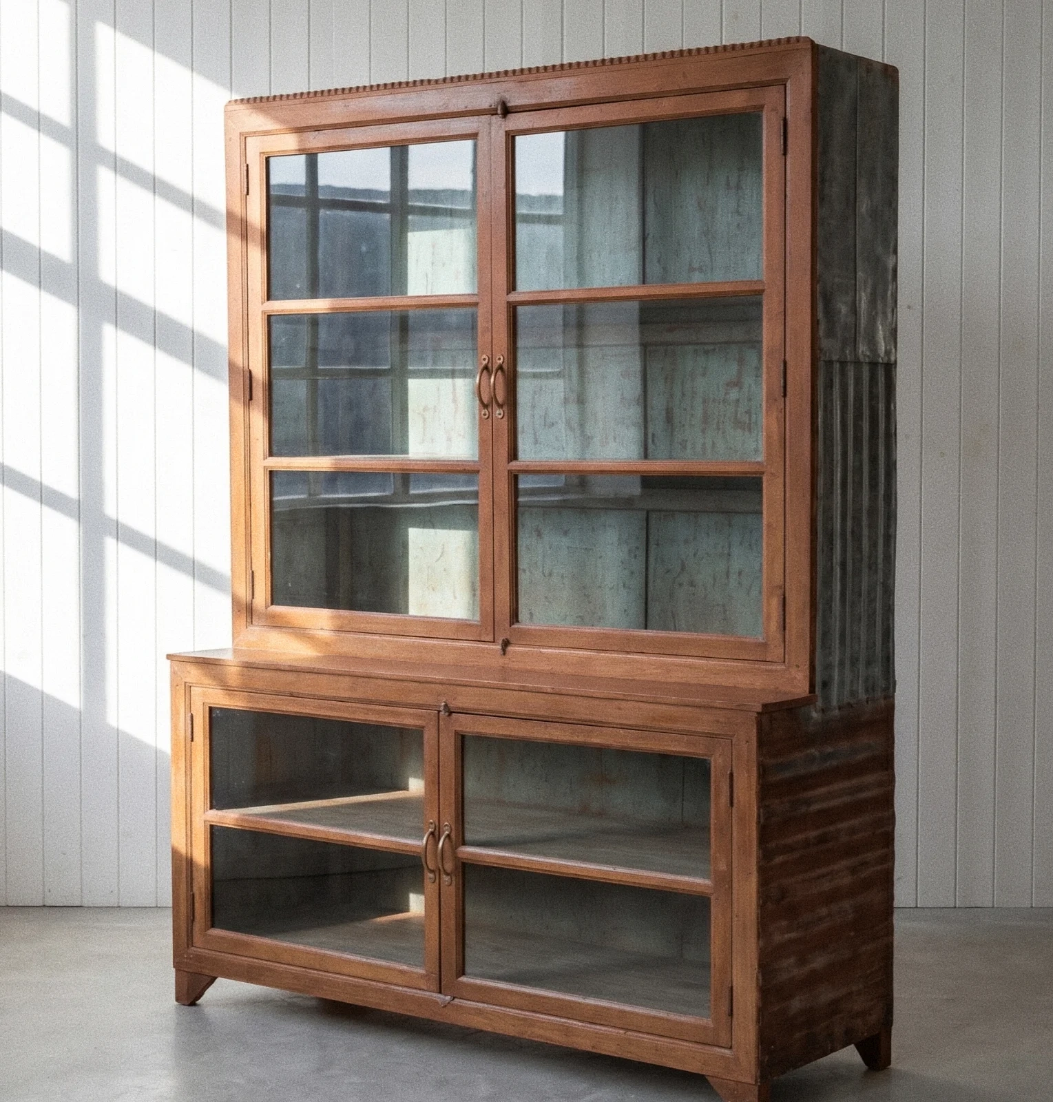 Serveringsskåp / stort vitrinskåp vintage H217 cm