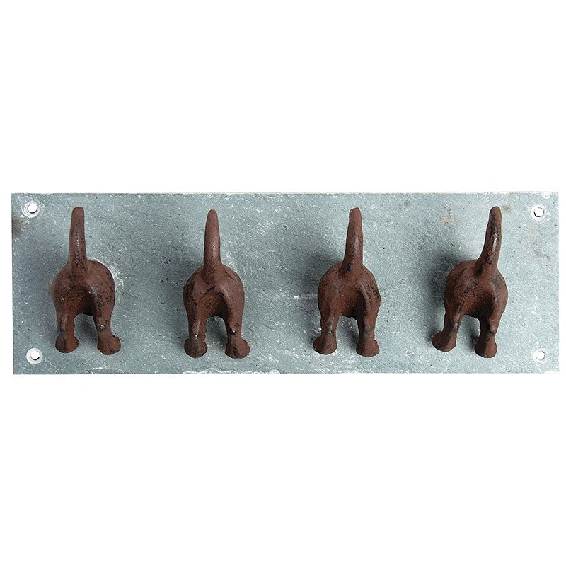 Kroklist hundar i gjutjärn på skifferplatta