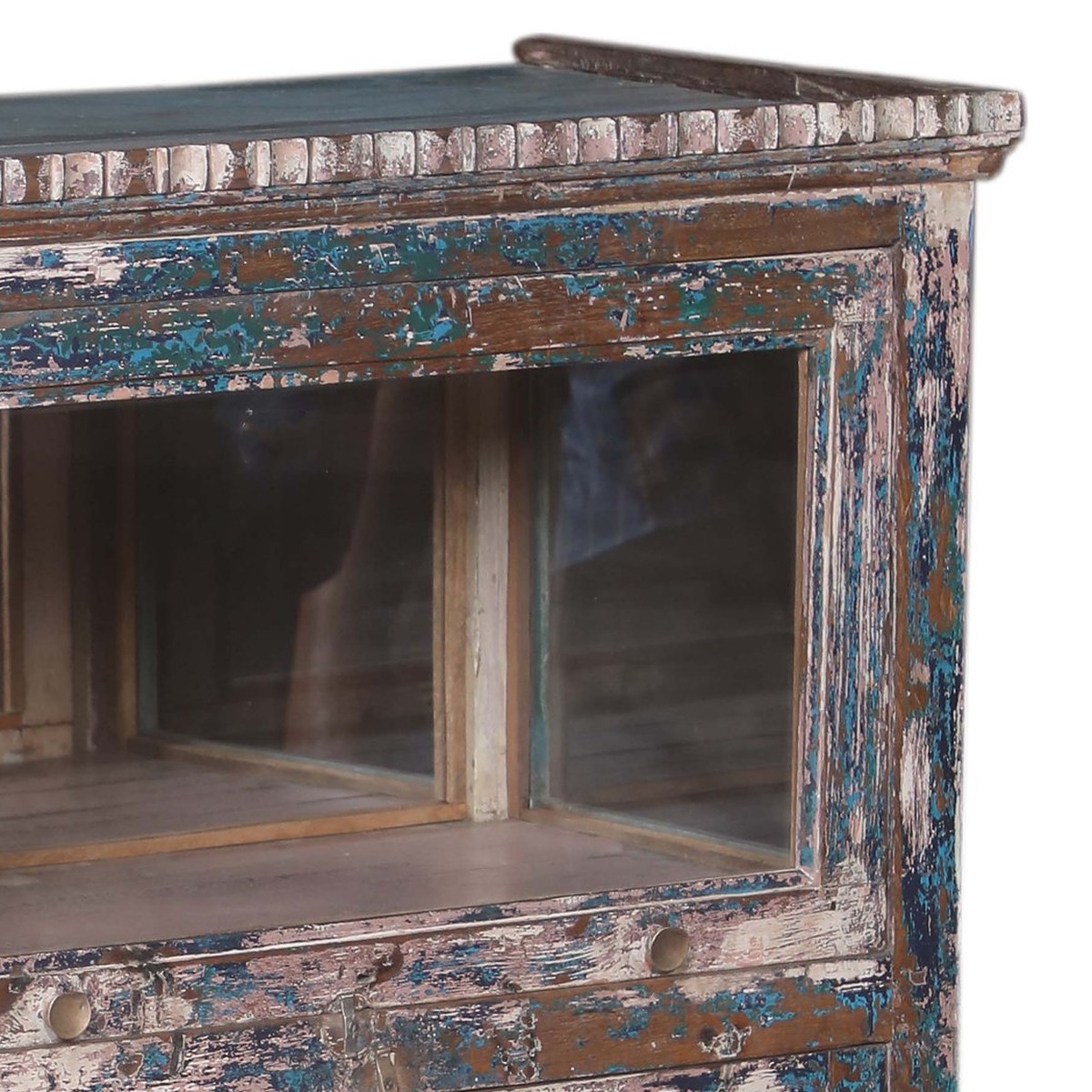 Detalj övre hörn – Vitrinskåp vintage DZ-001555