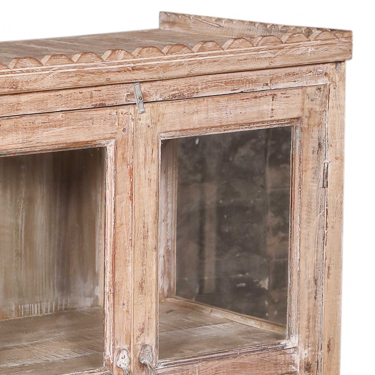Detalj övre hörn – Vitrinskåp vintage DZ-001557