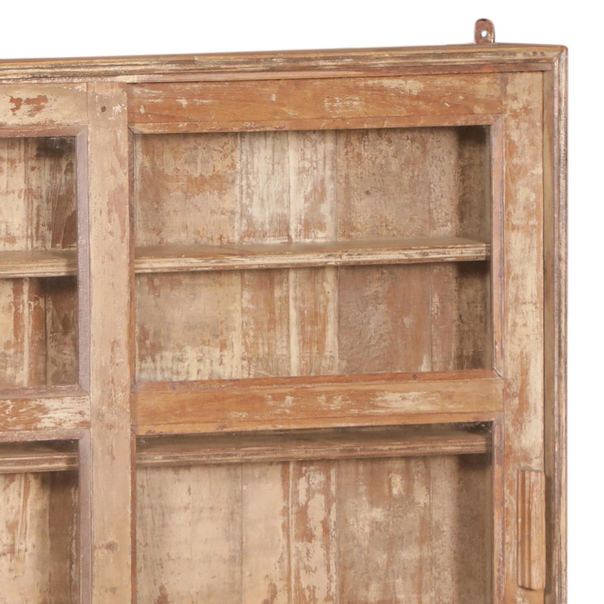Detalj övre hörn – Väggvitrin / väggskåp vintage DZ-001574