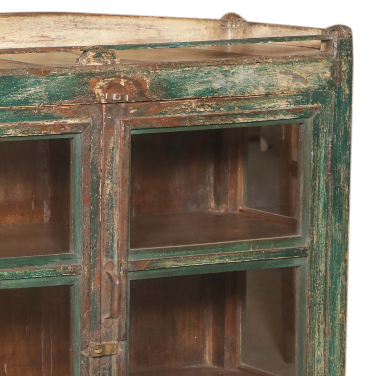 Detalj övre hörn – Vitrinskåp vintage DZ-001575