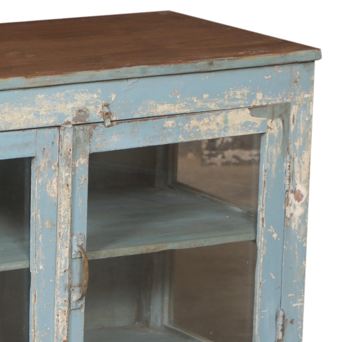 Detalj övre hörn – Vitrinskåp vintage DZ-001576