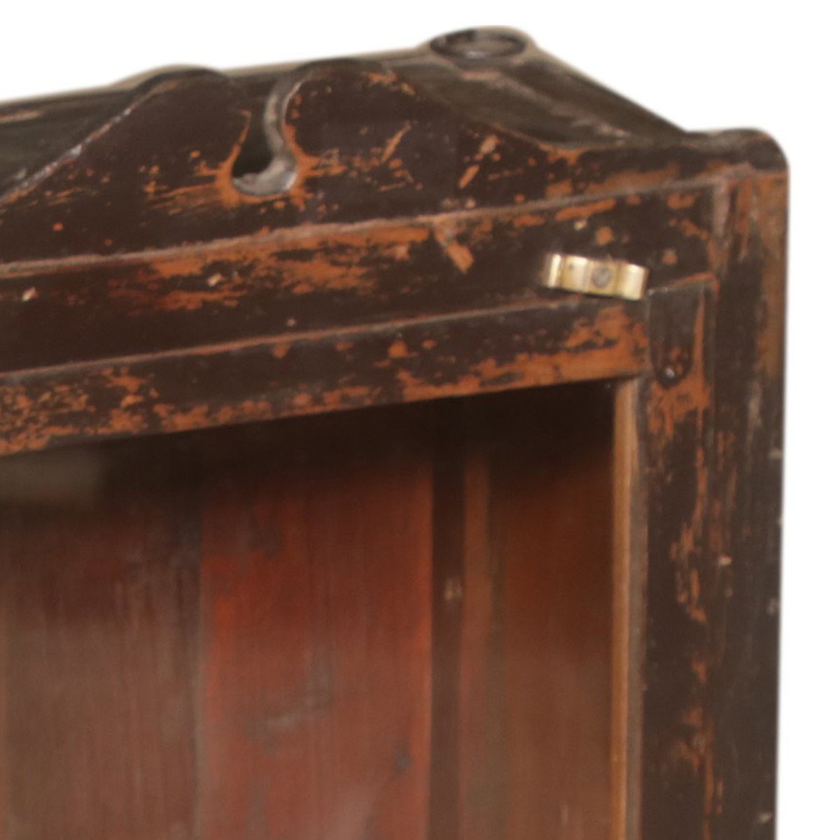 Detalj övre hörn – Väggvitrin / väggskåp vintage DZ-001625